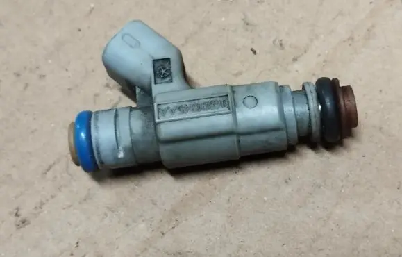 Chrysler Neon II Fuel injector 04891345AA