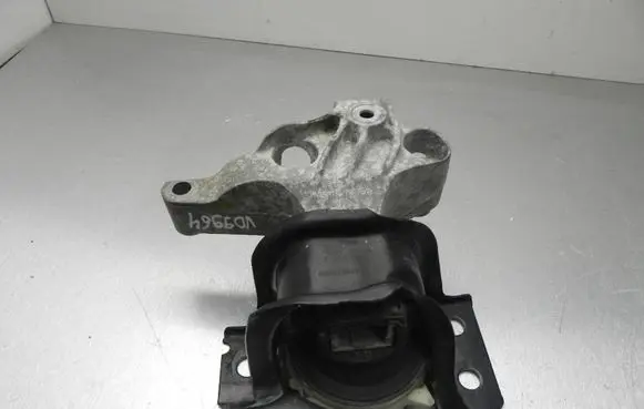 Renault Captur Engine mount bracket 112845638R VD9964