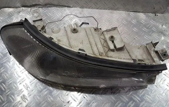 Ford Mondeo MK II Headlight/headlamp