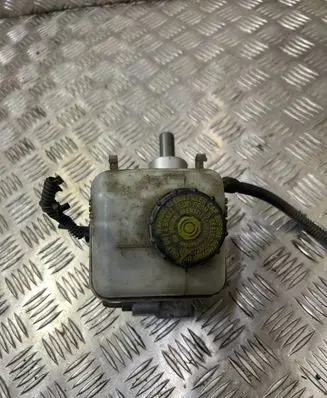 Nissan X-Trail T31 Brake fluid reservoir UUC3 5571