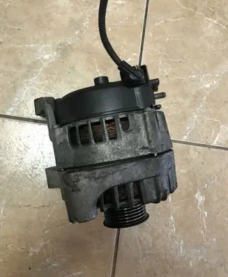 BMW 1 E81 E87 Generator/alternator 7802261