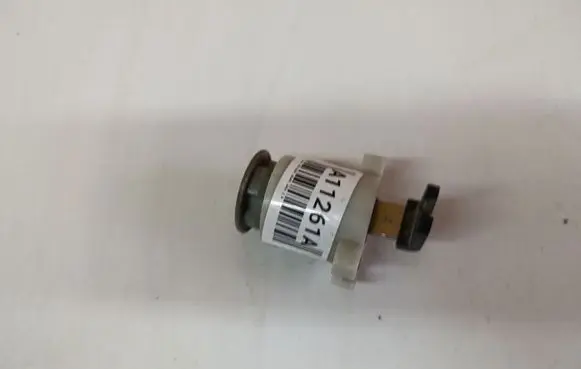 Chrysler Grand Voyager IV Front door lock (next to the handle)