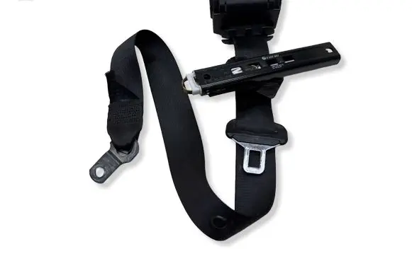 BMW 3 E46 Front seatbelt 8207956
