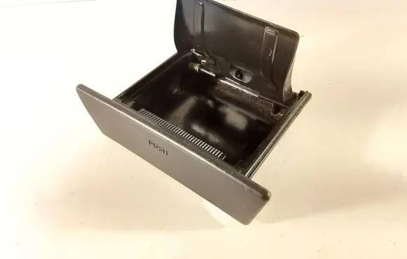 Toyota Avensis T220 Car ashtray 7680