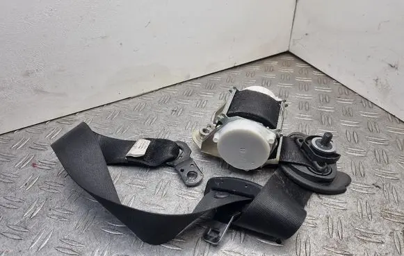 BMW X3 E83 Front seatbelt 33033301 34003071B S1344835701C