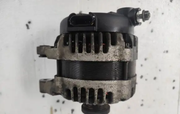 SsangYong Tivoli Generator/alternator A1731540202 14V120A