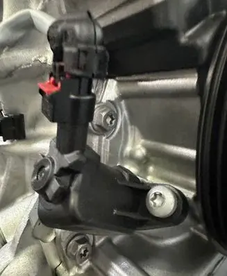 Audi Q2 - Oil pressure sensor 05C906455D