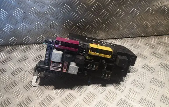 Mercedes-Benz C W204 Fuse box set 2049060105 A2049060105