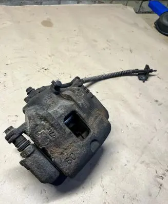 KIA Carens III Front brake caliper