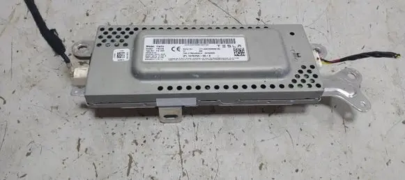 Tesla Model 3 Radio/CD/DVD/GPS head unit 107975500E