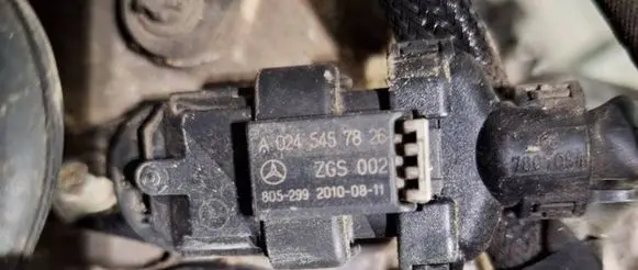 Mercedes-Benz ML W164 Camshaft position sensor a0245457826
