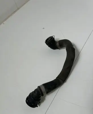 Coolant pipe/hose