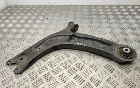 Volkswagen PASSAT B8 Front lower control arm/wishbone