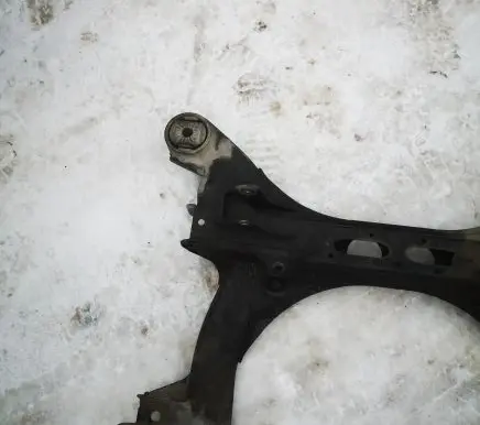Volkswagen Touareg II Front subframe 7P0400025