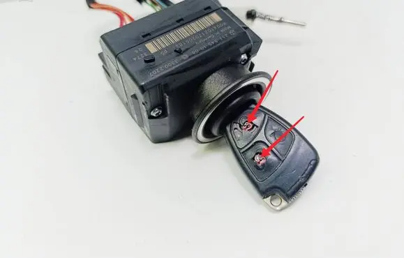 Mercedes-Benz E W211 Ignition lock 2115451008