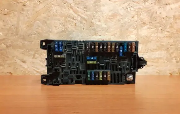 Mercedes-Benz E W211 Fuse box set 2035 2115457701