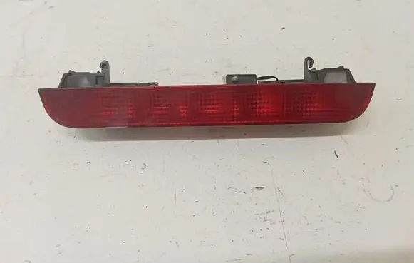 Nissan X-Trail T30 Third/center stoplight P1842