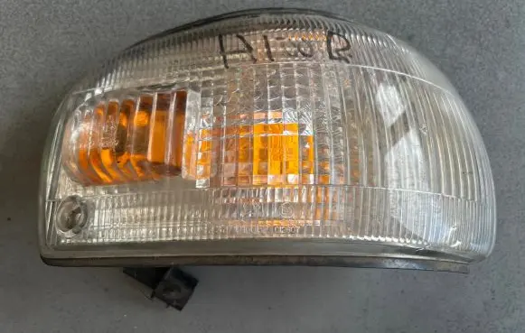 Hyundai H-100 Front indicator light 92302434
