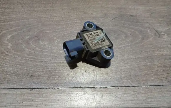 Volvo V50 Airbag deployment crash/impact sensor 30737140