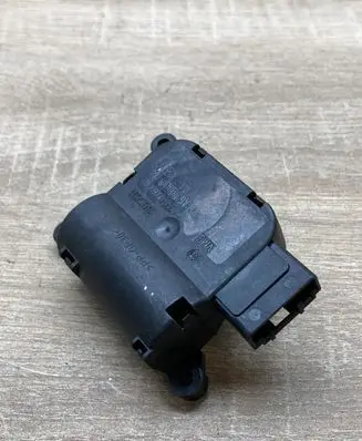 Volkswagen Touran I Air flap motor/actuator 1K1907511G 0132801338