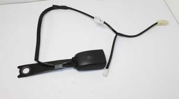 Toyota Avensis T270 Front seatbelt buckle E034501