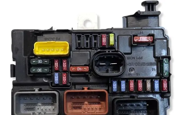Citroen C4 Grand Picasso Fuse module 9667199680
