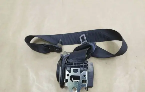 Mercedes-Benz A W169 Front seatbelt 1698607285