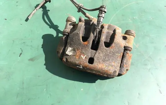Front brake caliper
