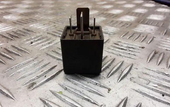 Volkswagen PASSAT B5.5 Other relay 7M0951253A PA666F30