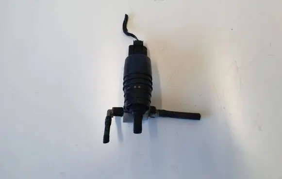 BMW 5 G30 G31 Windscreen/windshield washer pump 7388349