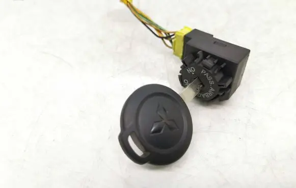 Mitsubishi Colt Passenger airbag on/off switch Mn108502 A4548204010