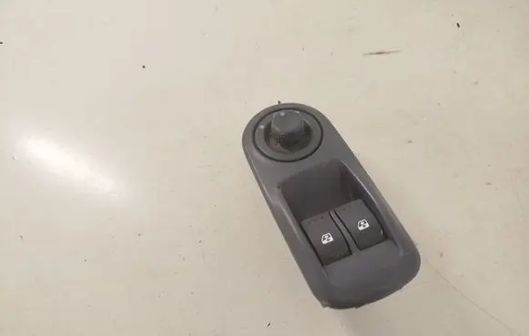 Opel Vivaro Electric window control switch 8200011867 9116523