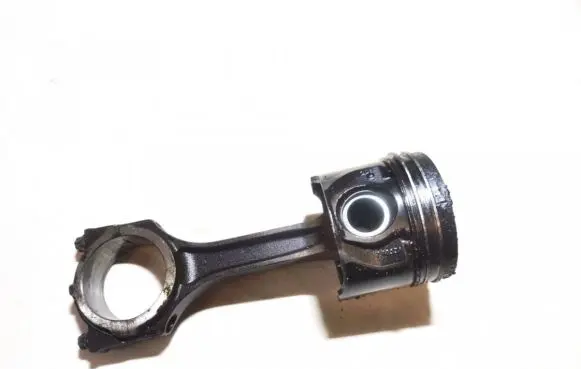 Ford Mondeo Mk III Piston with connecting rod 24574B
