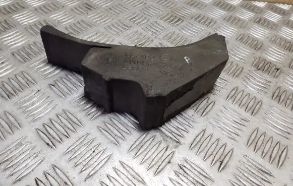 Skoda Superb B8 (3V) Fender foam support/seal 3V0864237
