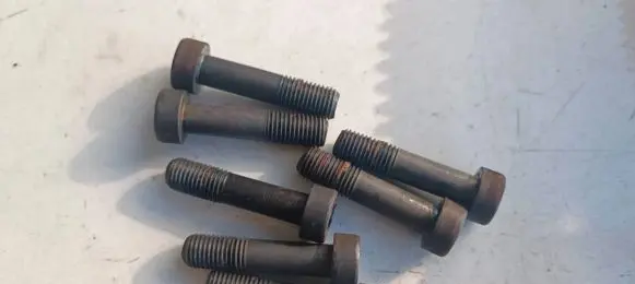 Toyota Avensis T270 Nuts/bolts 