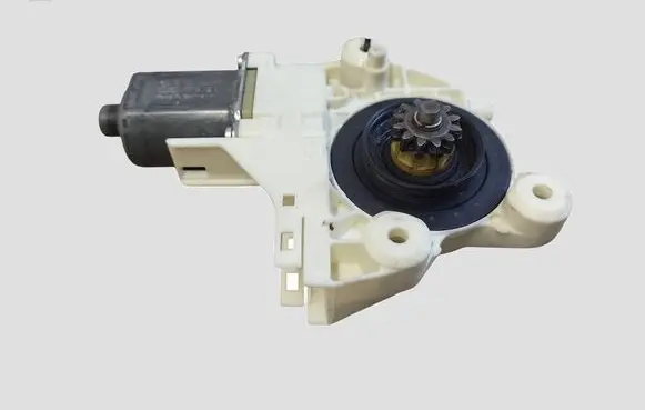 Ford Focus Front door window regulator motor 0130822218 4M5T14553 995209101