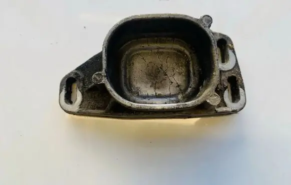 Audi A6 S6 C5 4B Engine mounting bracket 8d0199335