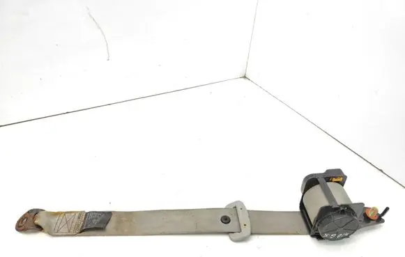 Hyundai Sonata Rear seatbelt E11041207