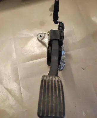 Hyundai Santa Fe Accelerator throttle pedal 3270526010