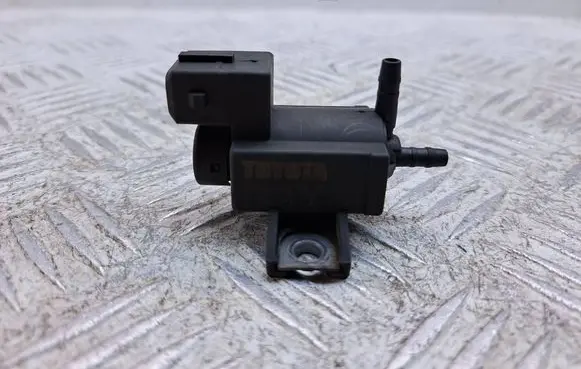 Toyota Avensis T270 Turbo solenoid valve 258600R010 72828606
