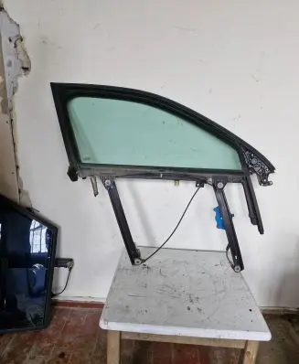 Audi A4 S4 B6 8E 8H Front door electric window regulator 