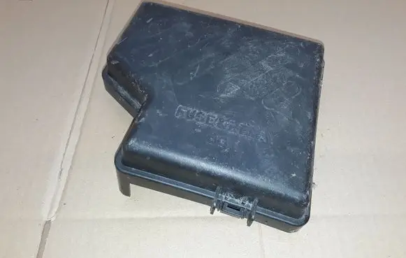 Hyundai Santa Fe Fuse box cover 911152B010
