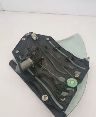 BMW 3 E46 Rear side window 8215273