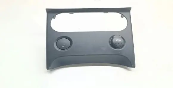 Nissan Qashqai+2 12 V Socket (front) 