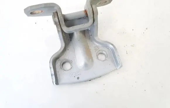 Hyundai Trajet Rear door lower hinge
