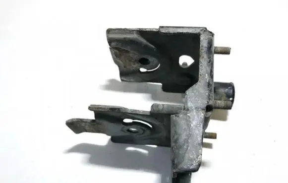 Chrysler Voyager Engine mounting bracket