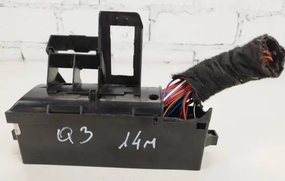 Audi Q3 8U Fuse box set 49148U0410052 000000007RL4