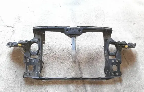 Volkswagen Touareg I Radiator support slam panel NOCODE