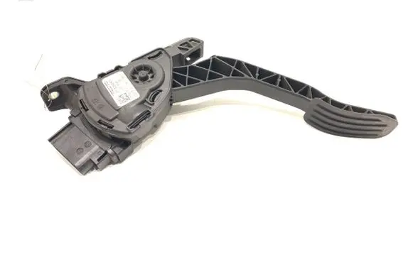 Accelerator throttle pedal