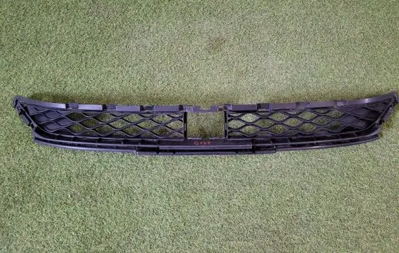 MG ZS Front bumper lower grill 10582258